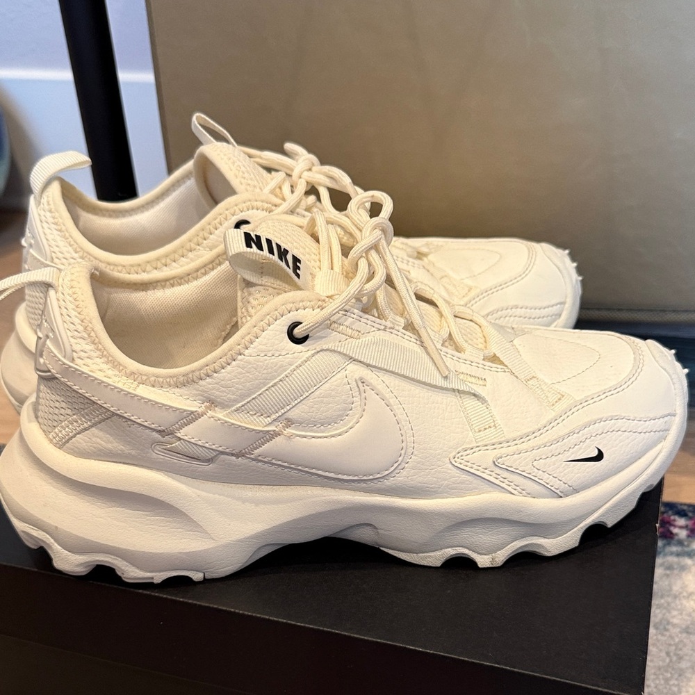 Nike Women's Cream/Off-White Athletic Sneakers